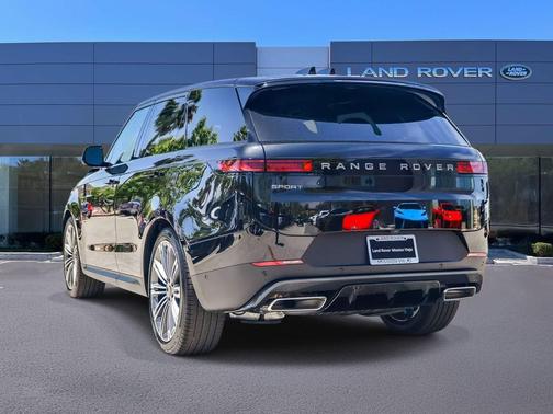 Santorini Black Metallic 2026 Land Rover Range Rover Sport SE