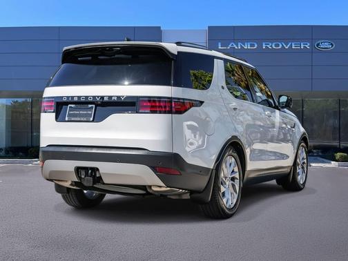 Fuji White 2025 Land Rover Discovery P300 S
