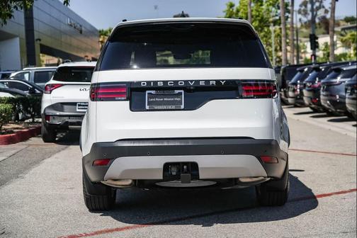 Fuji White 2025 Land Rover Discovery P300 S