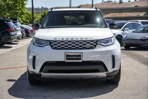 Fuji White 2025 Land Rover Discovery P300 S