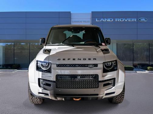 2026 Land Rover Defender P635 OCTA