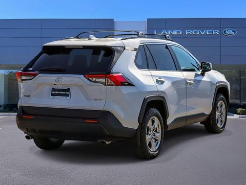 Ice Cap 2023 Toyota RAV4 XLE