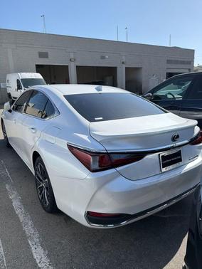 Eminent White Pearl 2024 Lexus ES 300h Base