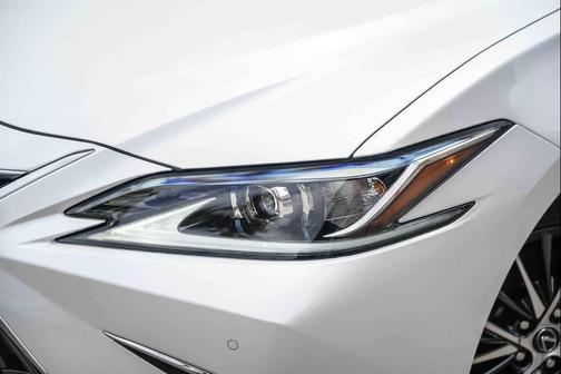 Eminent White Pearl 2024 Lexus ES 300h Base