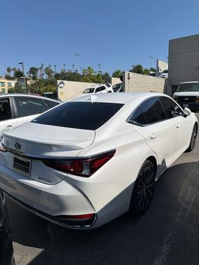 Eminent White Pearl 2024 Lexus ES 300h Base