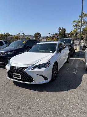 Eminent White Pearl 2024 Lexus ES 300h Base