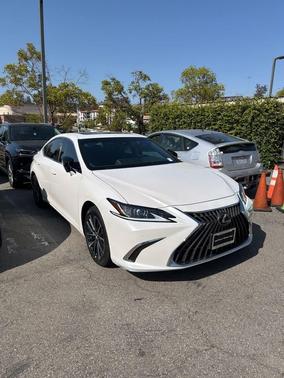 Eminent White Pearl 2024 Lexus ES 300h Base