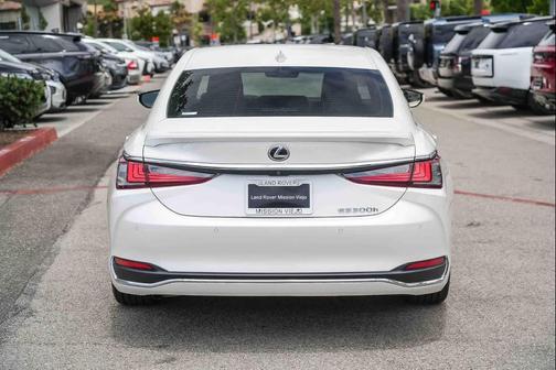 Eminent White Pearl 2024 Lexus ES 300h Base