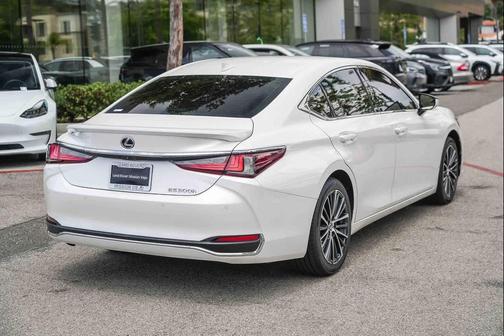 Eminent White Pearl 2024 Lexus ES 300h Base