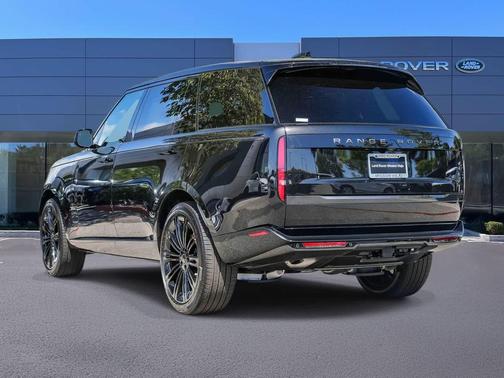 Black 2026 Land Rover Range Rover P400 SE 7 Seat