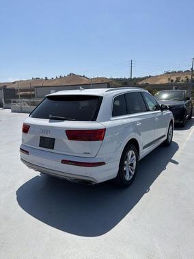 Glacier White Metallic 2019 Audi Q7 45 Premium