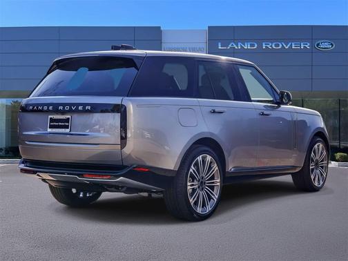 2026 Land Rover Range Rover P530 SE