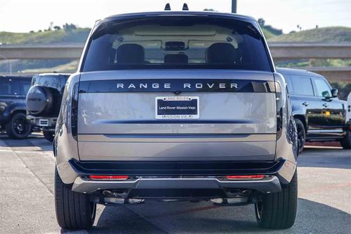 2026 Land Rover Range Rover P530 SE