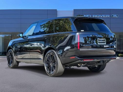 Black 2026 Land Rover Range Rover P530 SE 7 Seat