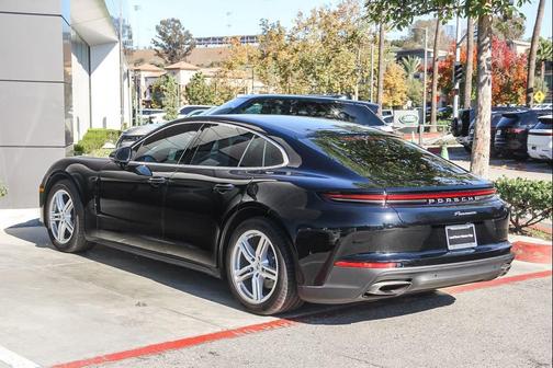 2025 Porsche Panamera 4