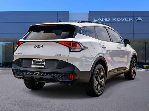 Glacial White Pearl 2025 Kia Sportage X-Line