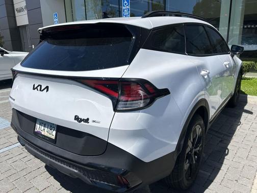 Glacial White Pearl 2025 Kia Sportage X-Line