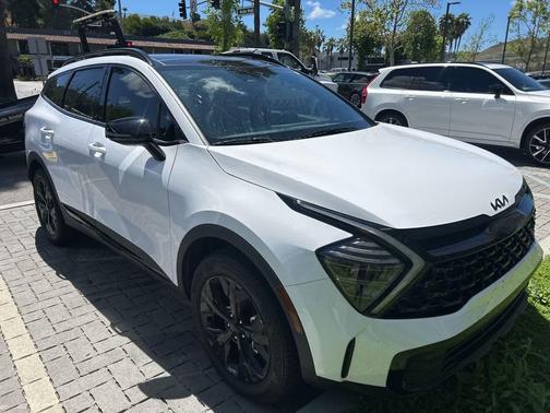 Glacial White Pearl 2025 Kia Sportage X-Line