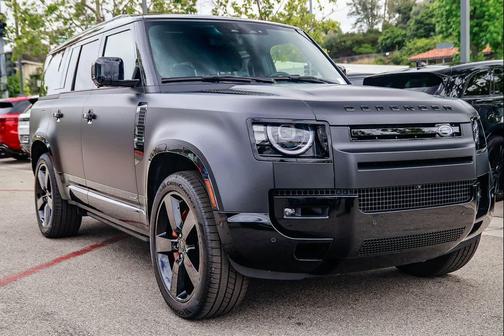 Santorini Black Metallic 2026 Land Rover Defender P400 X