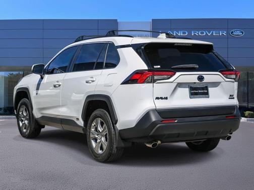 Ice Cap 2024 Toyota RAV4 Hybrid XLE