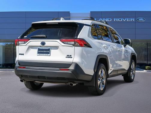 Ice Cap 2024 Toyota RAV4 Hybrid XLE