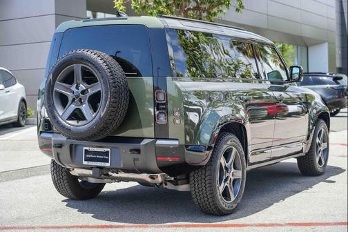 Woolstone Green Metallic 2026 Land Rover Defender P400 X-Dynamic SE