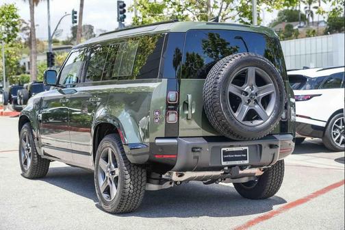 Woolstone Green Metallic 2026 Land Rover Defender P400 X-Dynamic SE