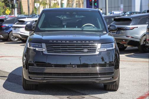 2024 Land Rover Range Rover P615 SV