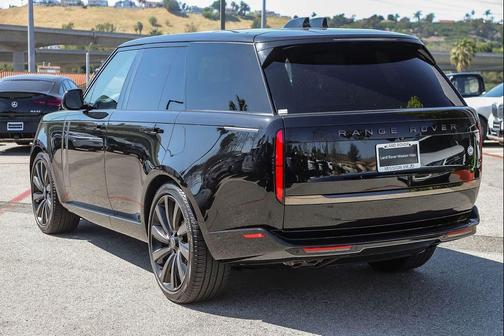 2024 Land Rover Range Rover P615 SV