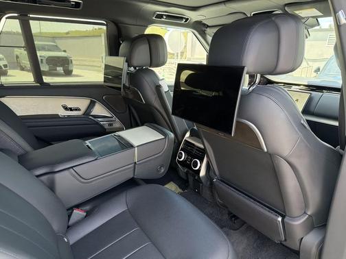 2024 Land Rover Range Rover P615 SV