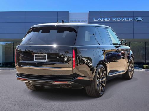 2024 Land Rover Range Rover P615 SV