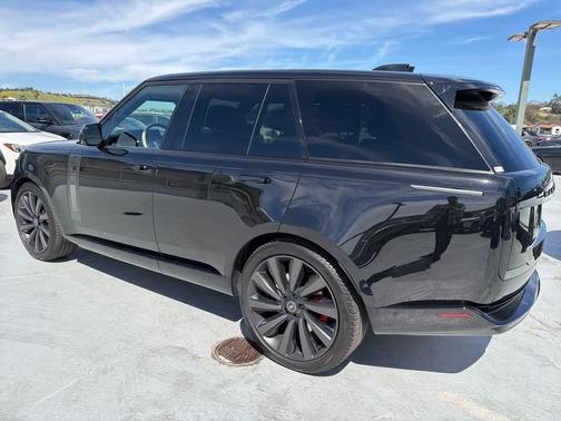 2024 Land Rover Range Rover P615 SV