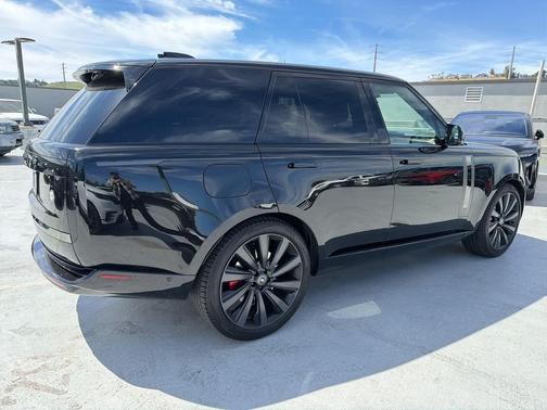 2024 Land Rover Range Rover P615 SV