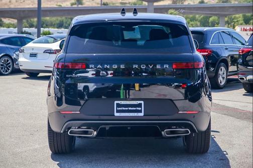 Santorini Black Metallic 2026 Land Rover Range Rover Sport SE
