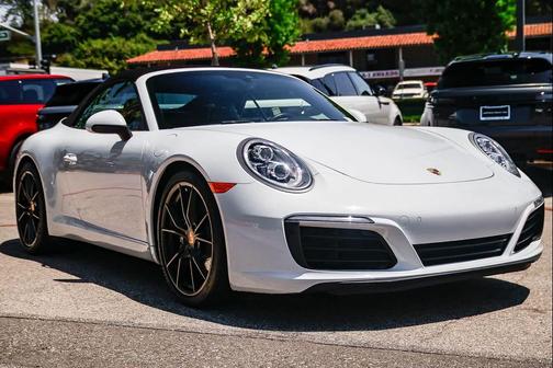 Carrara White Metallic 2019 Porsche 911 Carrera