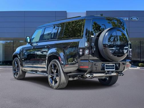 Santorini Black Metallic 2026 Land Rover Defender V8