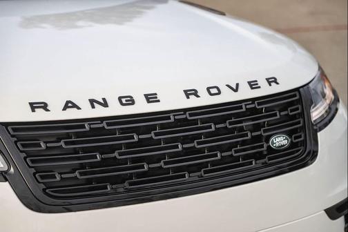 2026 Land Rover Range Rover Velar P250 SE R-Dynamic