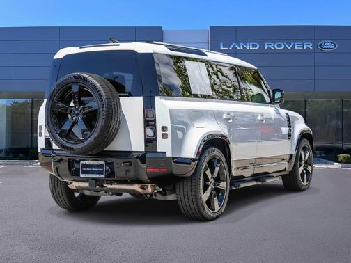 Fuji White 2026 Land Rover Defender P400 X-Dynamic SE