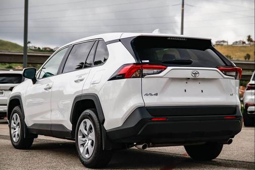 2025 Toyota RAV4 LE