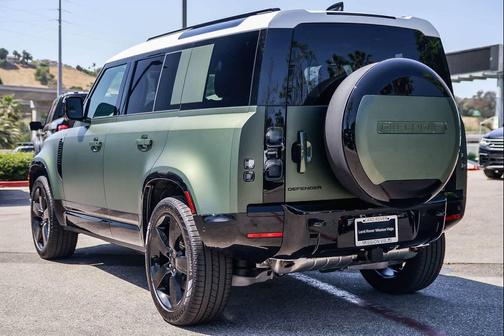 Woolstone Green Metallic 2026 Land Rover Defender P400 X-Dynamic SE