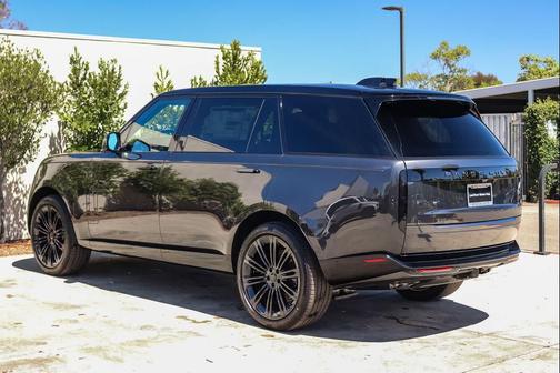 Gray 2026 Land Rover Range Rover P530 SE 7 Seat
