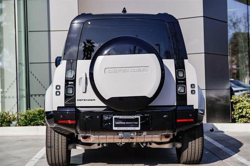 2026 Land Rover Defender P400 X-Dynamic SE