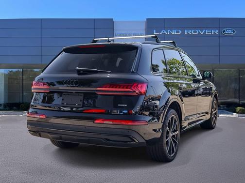 Mythos Black Metallic 2022 Audi Q7 55 Premium Plus