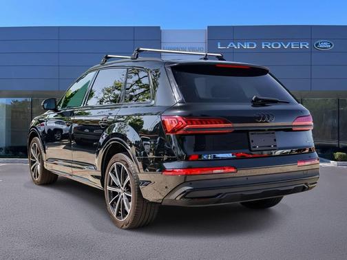 Mythos Black Metallic 2022 Audi Q7 55 Premium Plus