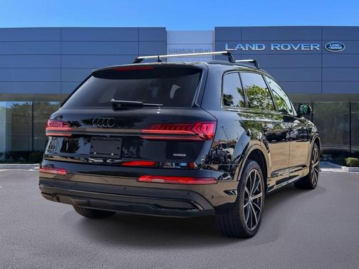 Mythos Black Metallic 2022 Audi Q7 55 Premium Plus
