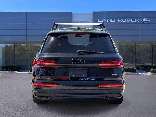 Mythos Black Metallic 2022 Audi Q7 55 Premium Plus