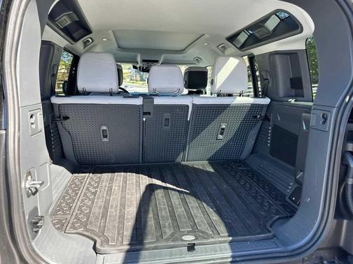 2025 Land Rover Defender 110 P400 S