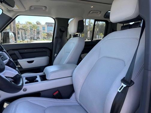 2025 Land Rover Defender 110 P400 S