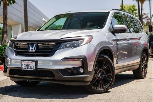 Lunar Silver Metallic 2022 Honda Pilot 2WD Special Edition