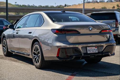 Oxide Grey Metallic 2024 BMW 740 740i